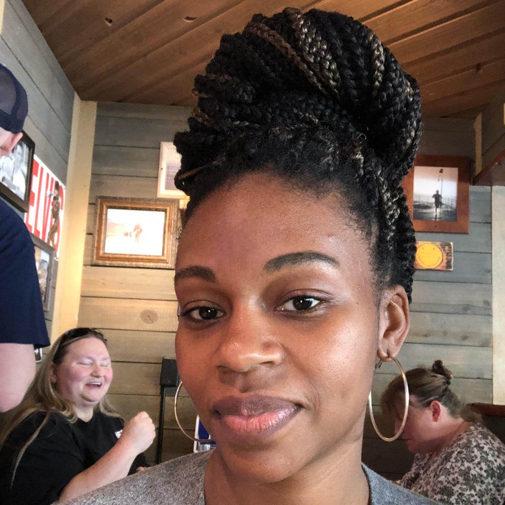 Meet your Posher, Kasandra